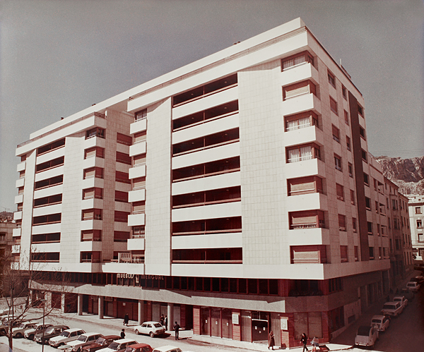 Foto antigua de un edificio en Alicante