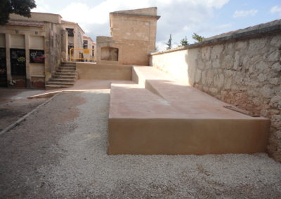 Rampa de hormigon cementerio