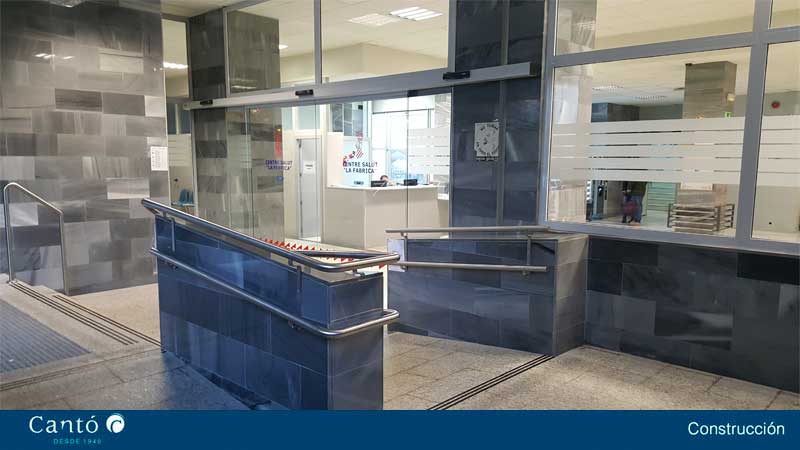 Reforma del acceso al Centro de Salud LA FABRICA