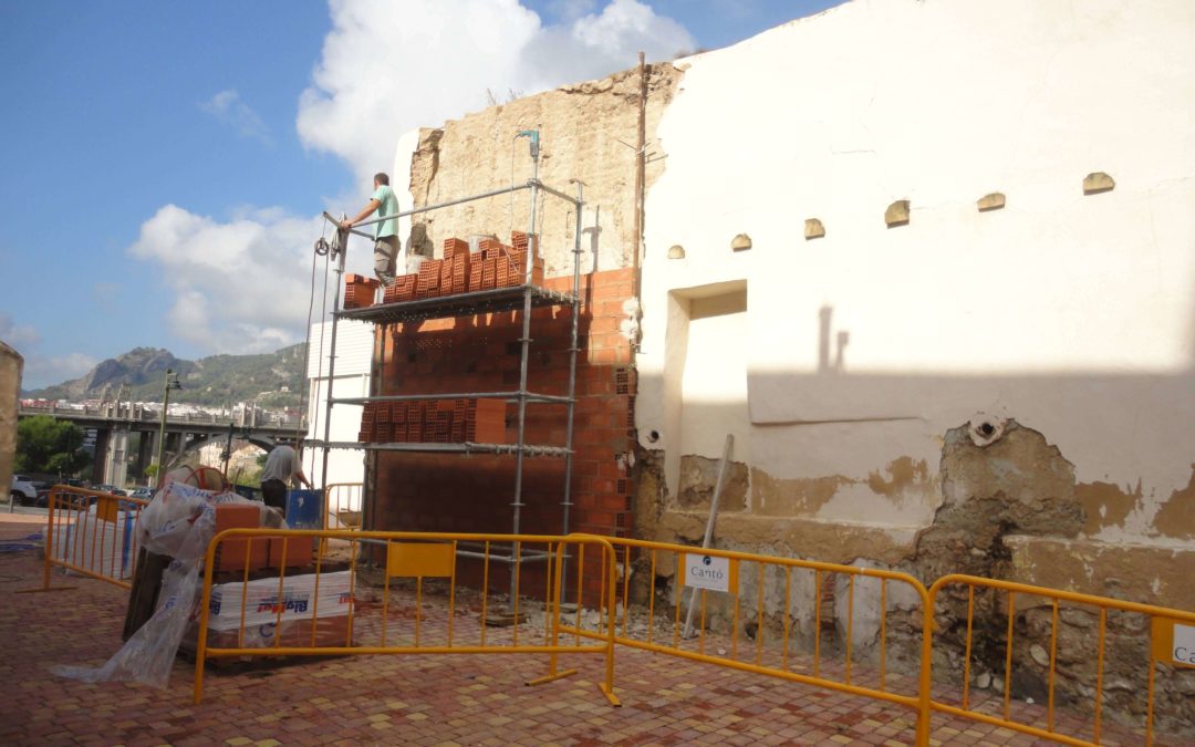 Restauración de muro de tapial en calle Verge Maria Alcoy Alicante
